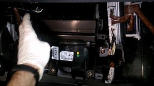 ЗАМЕНА ФИЛЬТРА САЛОНА / REPLACING THE SALON FILTER / TOYOTA AVENSIS T25 2003-2008