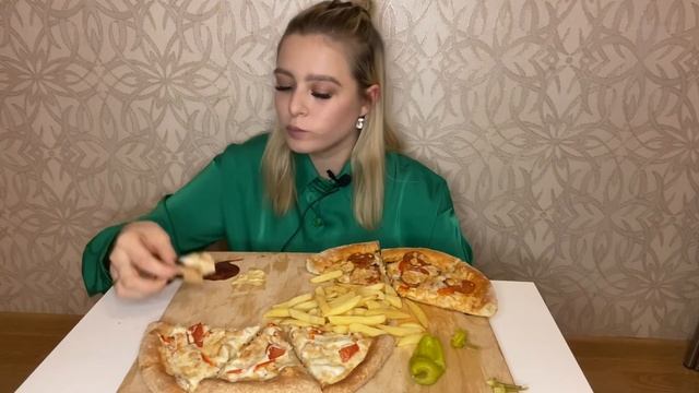 Пицца?Мукбанг??Ответы на вопросы???Очень вкусный MUKBANG?? смотреть онлайн