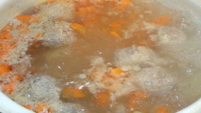 Суп с клецками и фрикадельками