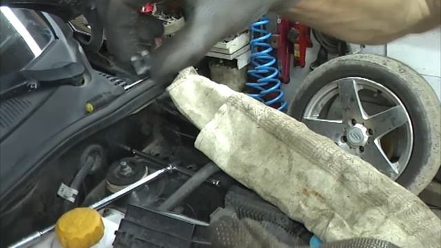 Замена сцепления . Снятие коробки. Шевроле Авео смотреть онлайн