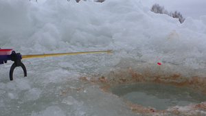 ПОДКОРМИЛ СУХАРЯМИ и МАНКОЙ и ДЕЛО ПОШЛО! Зимняя рыбалка конец февраля!