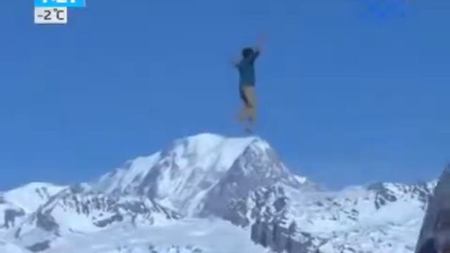 Альпийский рекорд босиком по канатной дороге смотреть онлайн