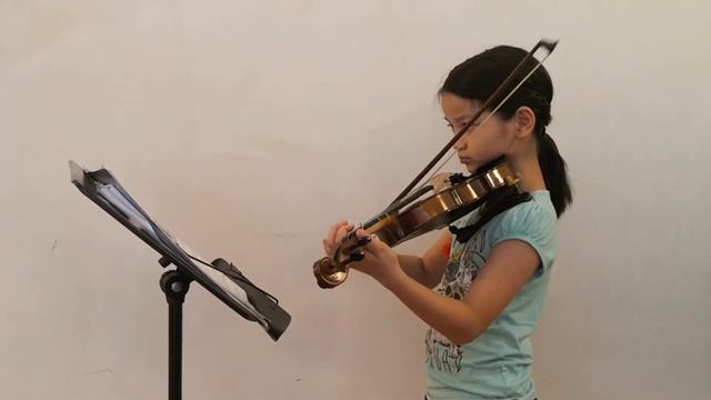 9-year-old playing "Merrily Danced the Quaker's Wife - Fiddle Time Runners" on a violin. смотреть онлайн