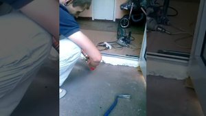 Установка дверного проема ПВХ с монтажной пеной bazis