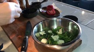 Рецепт салата с рукколой, курицей и моцареллой