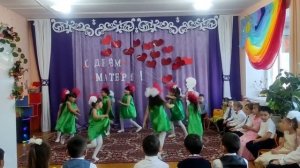 танец девочек "Ягодки-кокетки" старшая группа