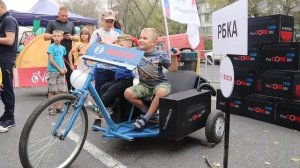 Ред Булл 22 перед гонкой. Red Bull Soapbox Race 2022 в Алматы. Гараж болидов Ред Булл.