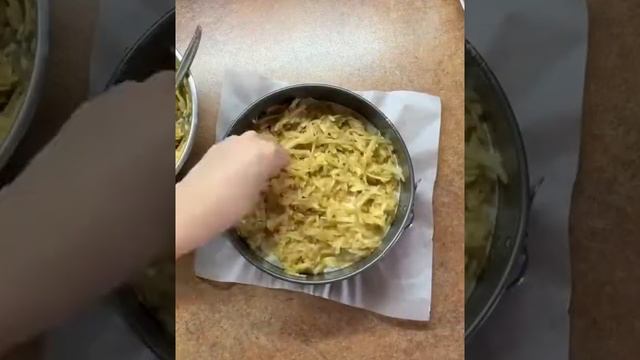 Болгарский яблочный пирог с манкой