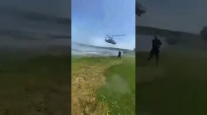 Ка 52 развлекают жителей ЛНР. Пролет вертолёта на малой высоте. Ка 52 над пляжем