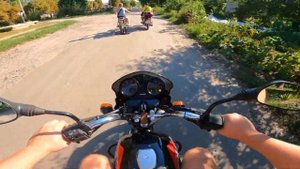 КАТАЕМСЯ С ДРУЗЬЯМИ ПОЕХАЛИ НА СТАВОК БЫЛО 4 МОТА BAJAJ BOXER 150 ПО БЕЗДОРОЖЬЮ