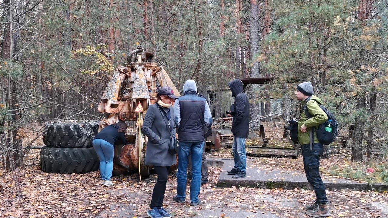 Знаменитый ковш на кладбище техники ликвидаторов. Припять, ЧЗО смотреть онлайн