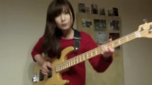 Девчонка 13-14 лет - слэп, бас гитара - (Enôrme TV Metal)