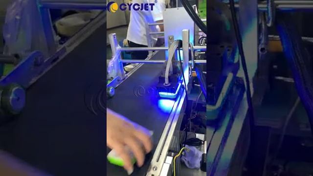 How to Print Bar Code on Metal Packaging Box by CYCJET High resolution UV Inkjet Coding Machine