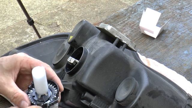 How to replace/change Xenon (D1S) or H7 head light bulb on Ford S-Max/Galaxy смотреть онлайн