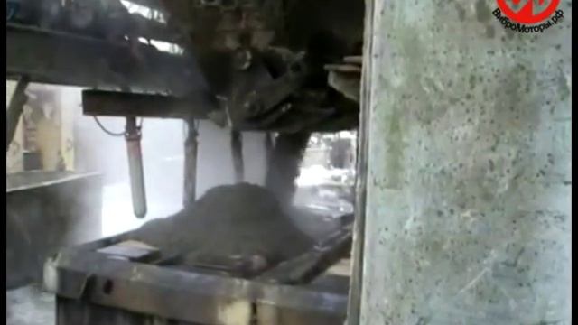 Высокочастотные глубинные вибраторы (ИВ-102) на бетоноукладчике