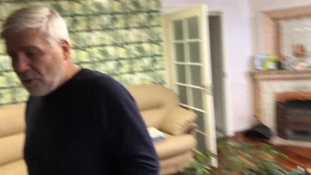 Розовые бабочки вместо пятен от краски на стене. Как исправить огрехи в ремонте @family_chronicle смотреть онлайн