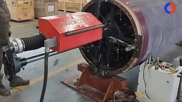 Восстановление отверстия отсасывающего вала бумагоделательной машины. Диаметр расточки 906 мм.
