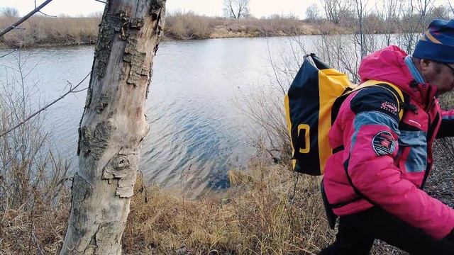 Погода на мороз - ЩУКА клюет! На малой реке со спиннингом смотреть онлайн