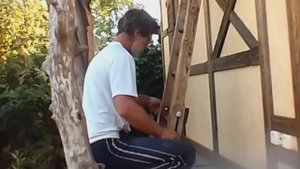 Делаем сами простую откидную лестницу на чердак бани .