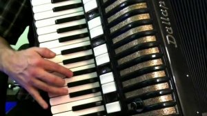 Gawain Thomas - Medeno Kolo (Ljubisa Pavkovic)