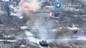 Ещё живая БМП-2 ВСУ зачем-то уничтожает частный дом/Still alive BMP-2 AFU  destroys a private house