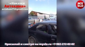 «Накажи автохама»: на парковке место кончилось, зато осталось на тротуаре