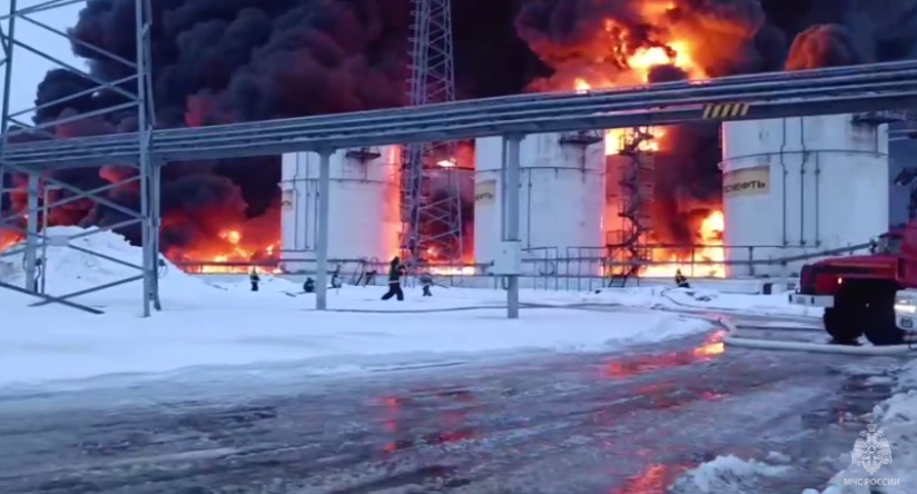 Пожару на нефтебазе в Клинцах присвоен повышенный ранг сложности