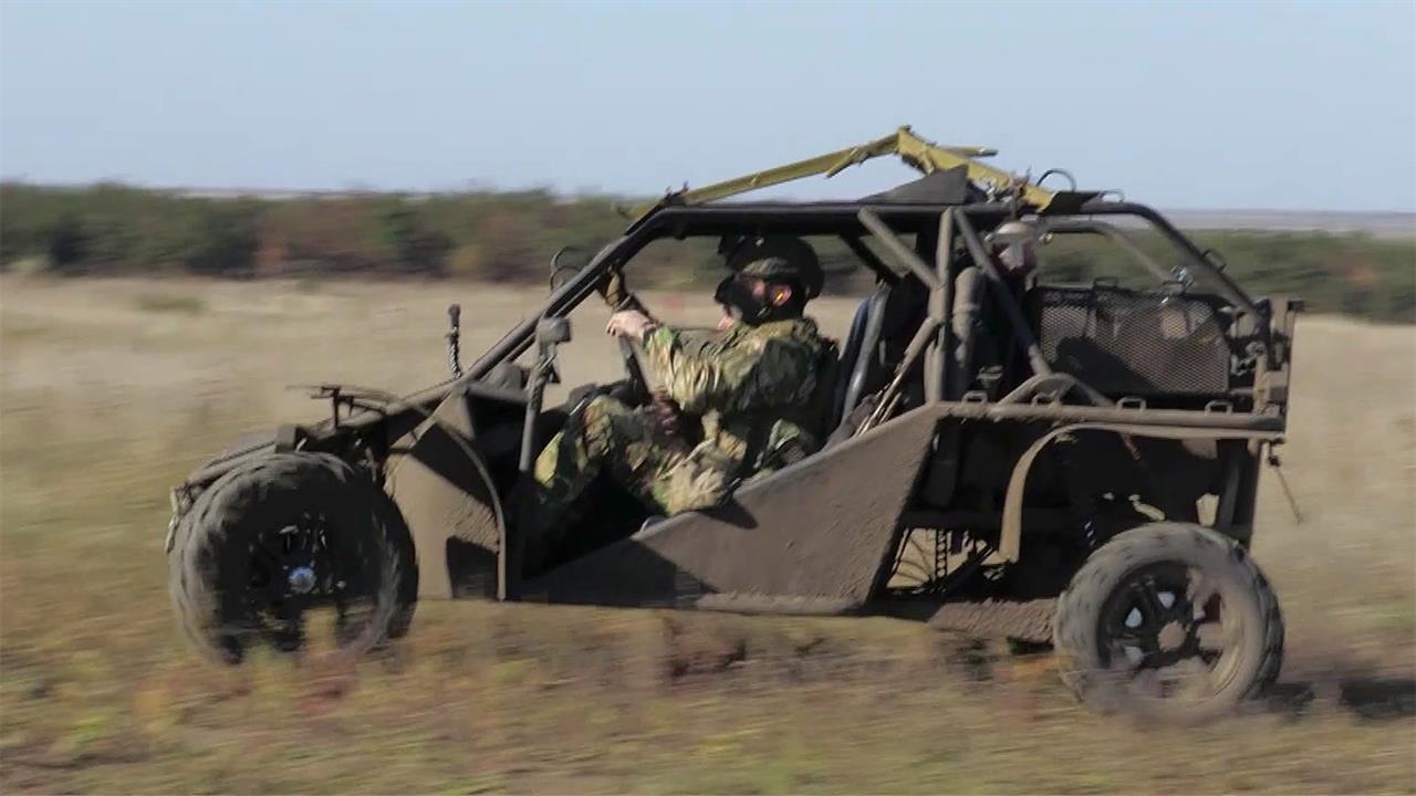 На передовой вражескую бронетехнику уничтожают расчеты мобильных противотанковых комплексов