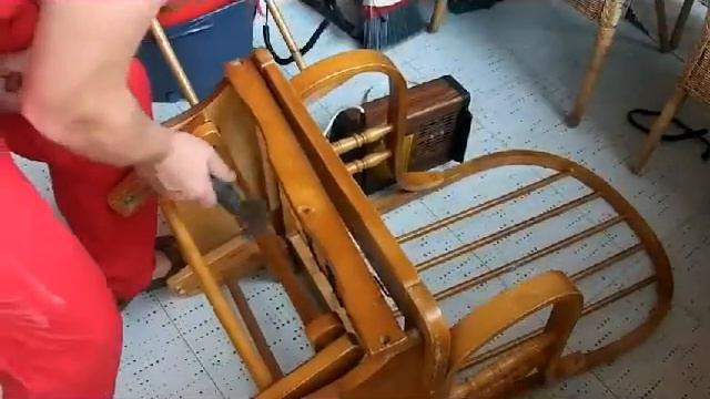 СКОЛЬЗЯЩИЕ-Кресло Качалка . ремонт часть- 1 -разборка. смотреть онлайн