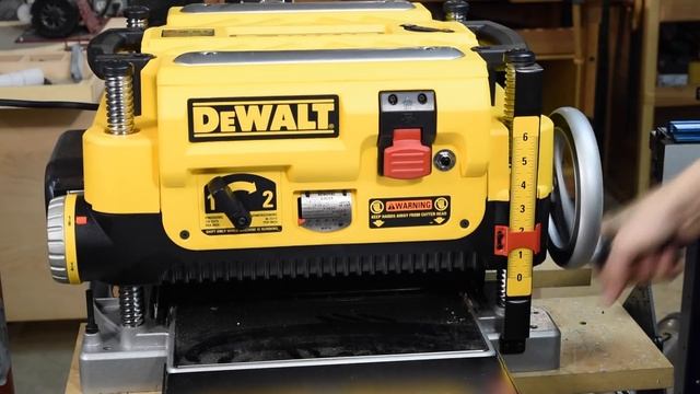 Лучший в мире настольный рейсмус DeWALT DW735 / Best Benchtop Thickness Planer