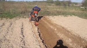 Минитрактор из мотоблока, испытание на огороде