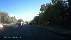 У трамвая отрывается токоприёмник