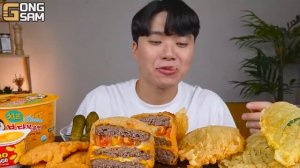 ASMR MUKBANG 직접 만든 치즈 햄버거 치즈스틱 불닭볶음면 핫도그 먹방 & 레시피 FIRE NOODLES AND BURGER EATING