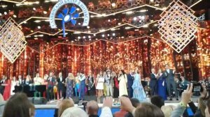 "Этот мир придуман не нами"финальная песня.