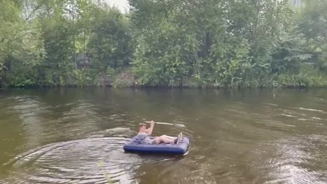 тюбик на матрасе смотреть онлайн