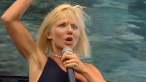 Geri Halliwell - Mi Chico Latino (Live at Party In The Park - PITP 2001) • HD