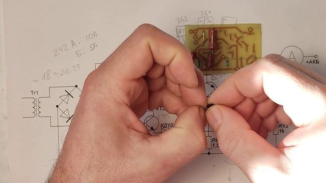 1 серия. Автозарядное 12 в. на симисторе с индикацией заряда и всевозможными защитами. Делаем сами. смотреть онлайн