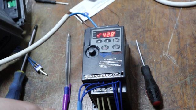 Как настроить преобразователь частоты Innovert ISD-Mini на управление с клемм, КУПИ НАСТРОЕННЫЙ! смотреть онлайн