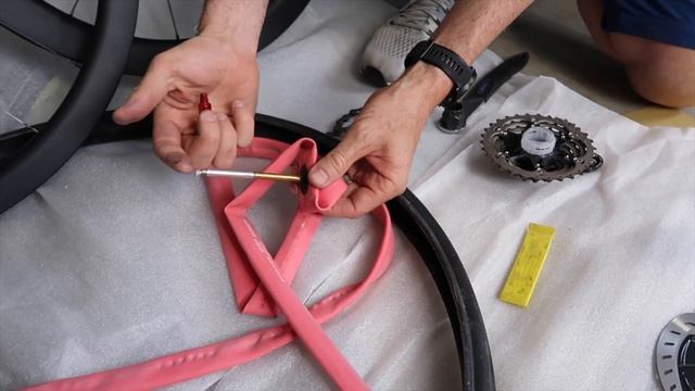 HUNT Wheels 4050 Carbon Aero DISC: Details // Unboxing // Install w/GP5000 25mm смотреть онлайн