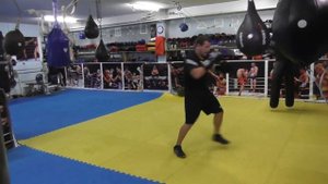 Нырок в боксе с развитием. Работа на груше и мешке.