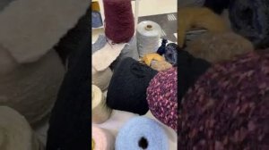 Пряжа букле: что из себя представляет и как ее вязать?