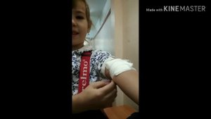 Алёна и Настя в поликлинике. Сдаём кровь из вены.