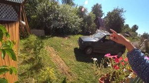 Девушка живёт одна на краю села. Не такая как все. КРЕСТИК В ДОМИКЕ.
