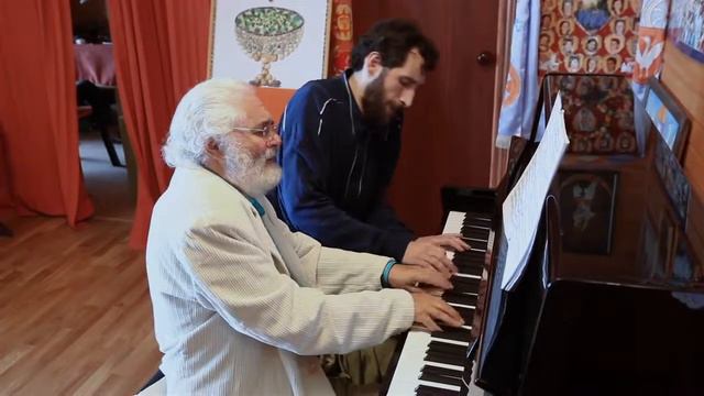 Чайковский. Симфония №5, ч.1. Иоанн Береславский, Тео Леонов (в 4 руки) смотреть онлайн