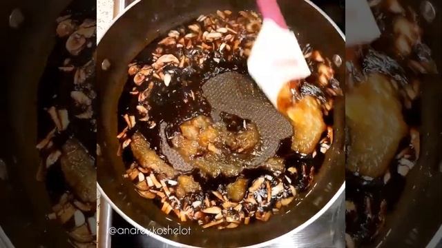 Вкусные креветки на сковороде в остро-сладком соусе с чесноком