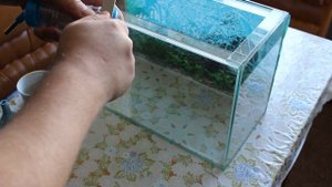 Поильник для хомячков в аквариуме