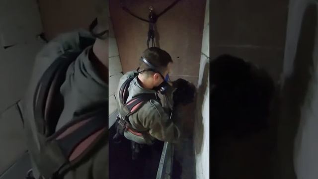 Чистим вентиляционную шахту.