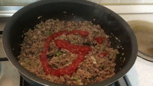 Макароны с томатно-творожным соусом и сырной шапкой