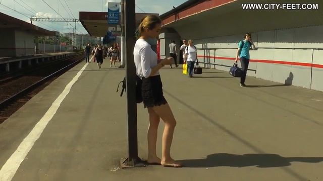 Босоногие русские красавицы Света, Наташа, Лера и Валя
