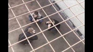 Как на зоне в хату входят